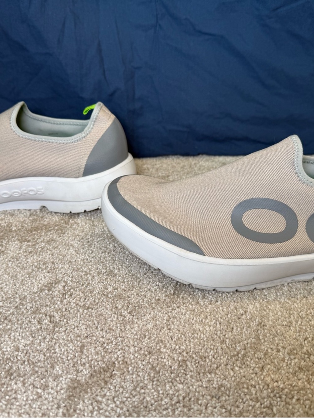 OOFOS Slip On Shoes Mens 9 EU 42 Gray Comfort Recovery Sneakers Lightweight - Picture 4 of 6
